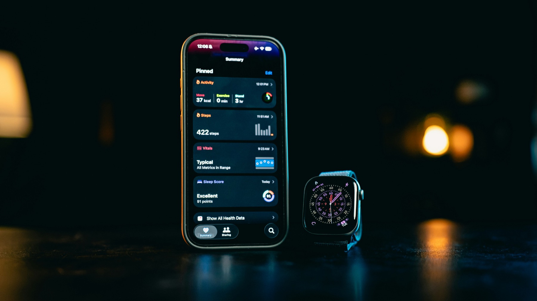 健康情報を確認できるスマートフォンとスマートウォッチ